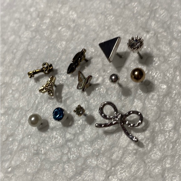 LOT SALE 48 Pairs of Earring One Price! - Picture 8 of 9